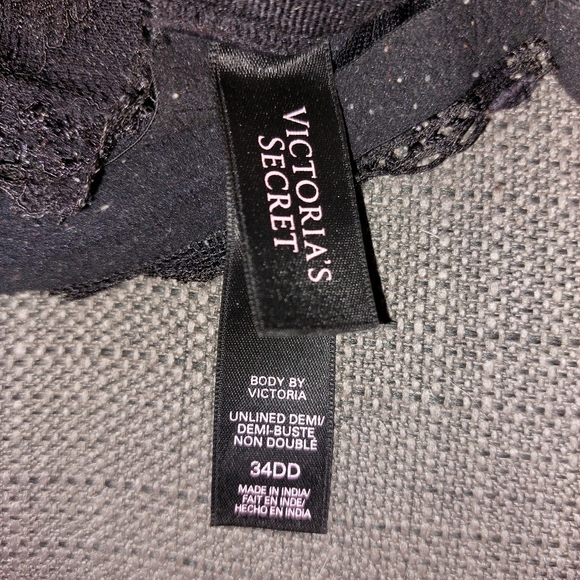 VICTORIAS SECRET 34DD BRAS - Picture 3 of 5